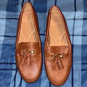 Brand new AEROSOLES Tan Leather Loafers with Tassels 10.5